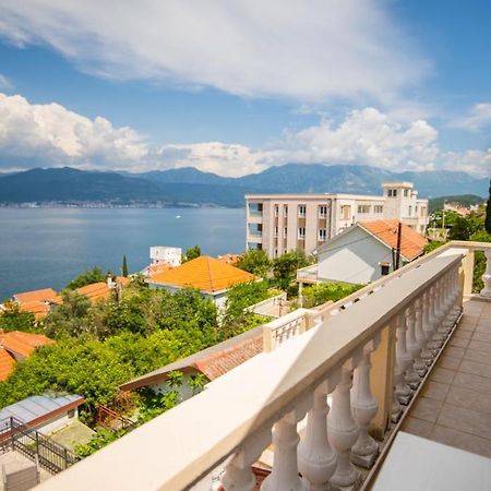 Ari Apartments Krasici Exterior photo
