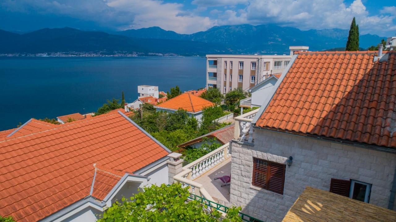 Ari Apartments Krasici Exterior photo