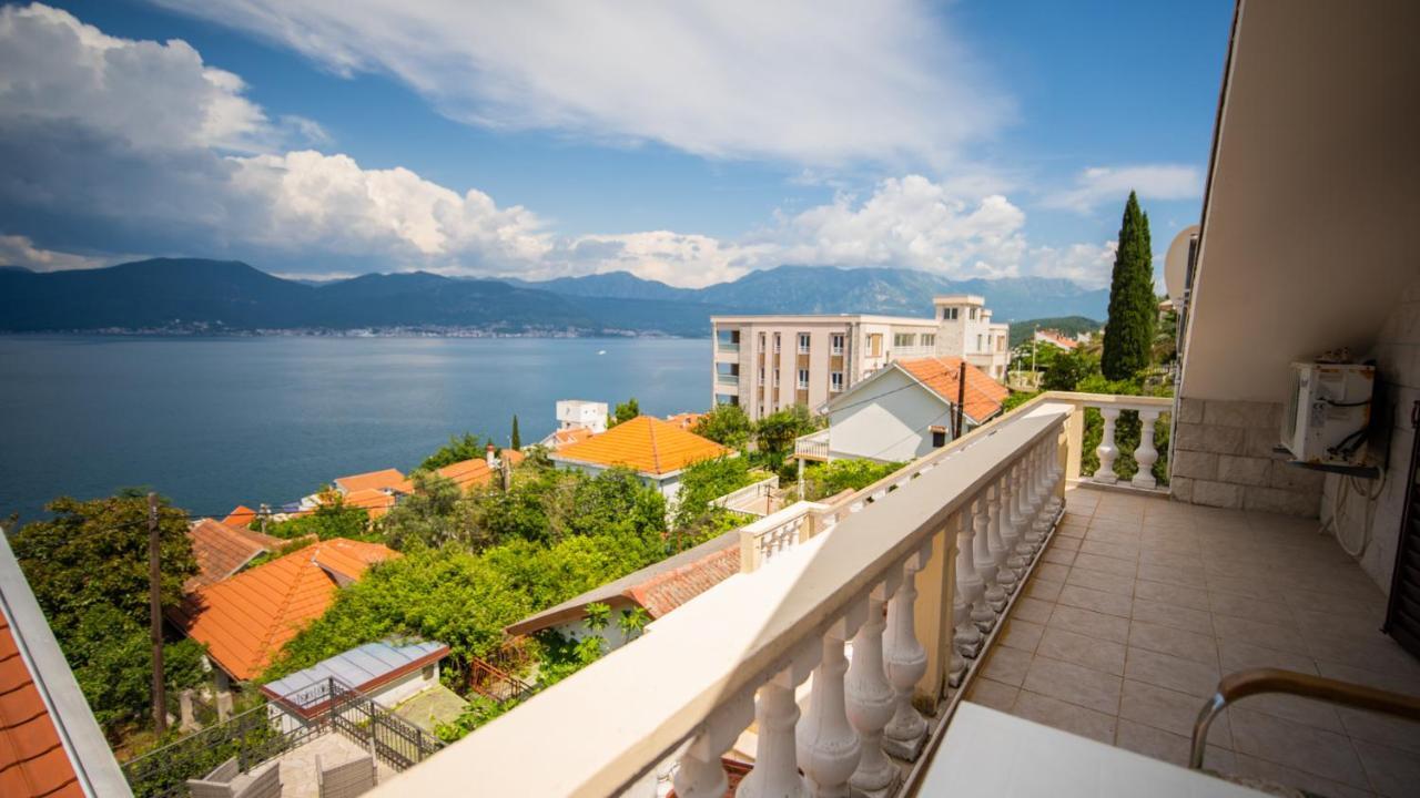 Ari Apartments Krasici Exterior photo